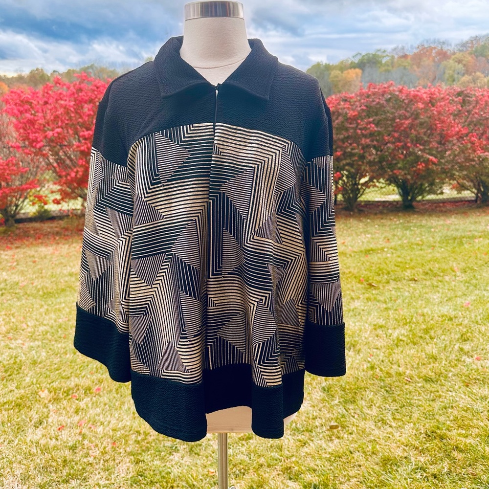 Chicos Travelers Sz 3 XL 16 Black & Gold Textured Cropped Cape Jacket